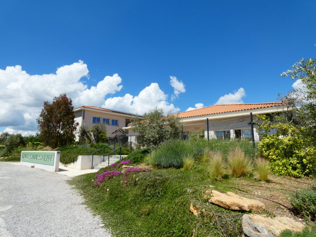 Le collège Saint-Louis, à Saint-Mitre-les-Remparts